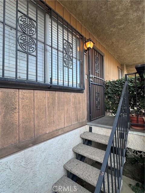 Building Photo - 503 S Sefton Ave