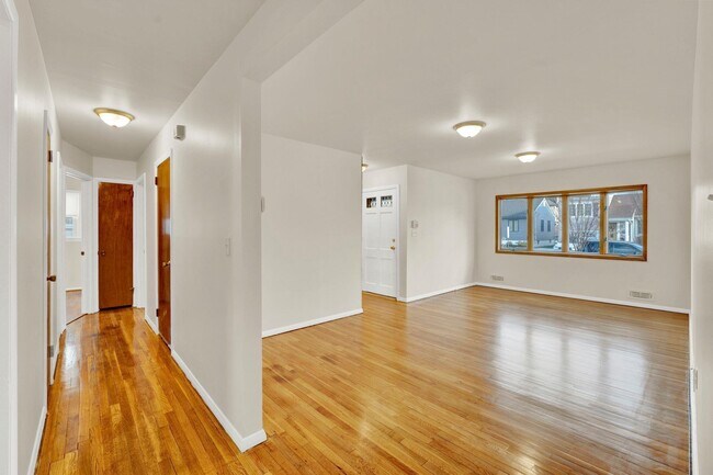 Building Photo - 675 8th St