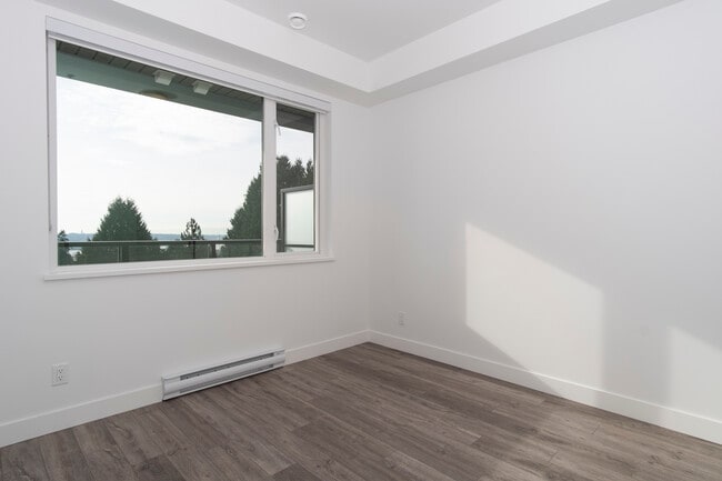 Building Photo - 1 Bedroom with view!
