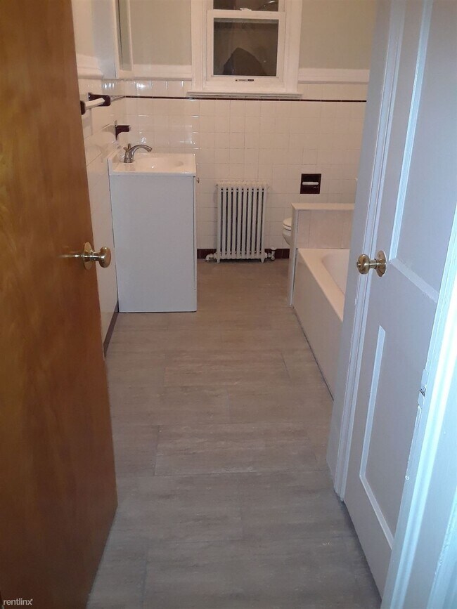 Building Photo - 3 br, 1 bath House - 16 Nobile St