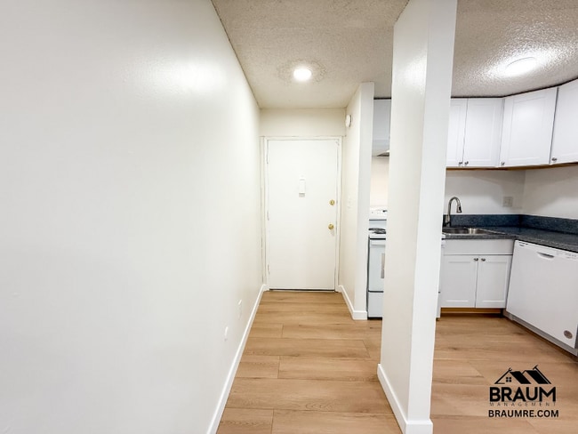 Building Photo - 5611 Fulcher Ave