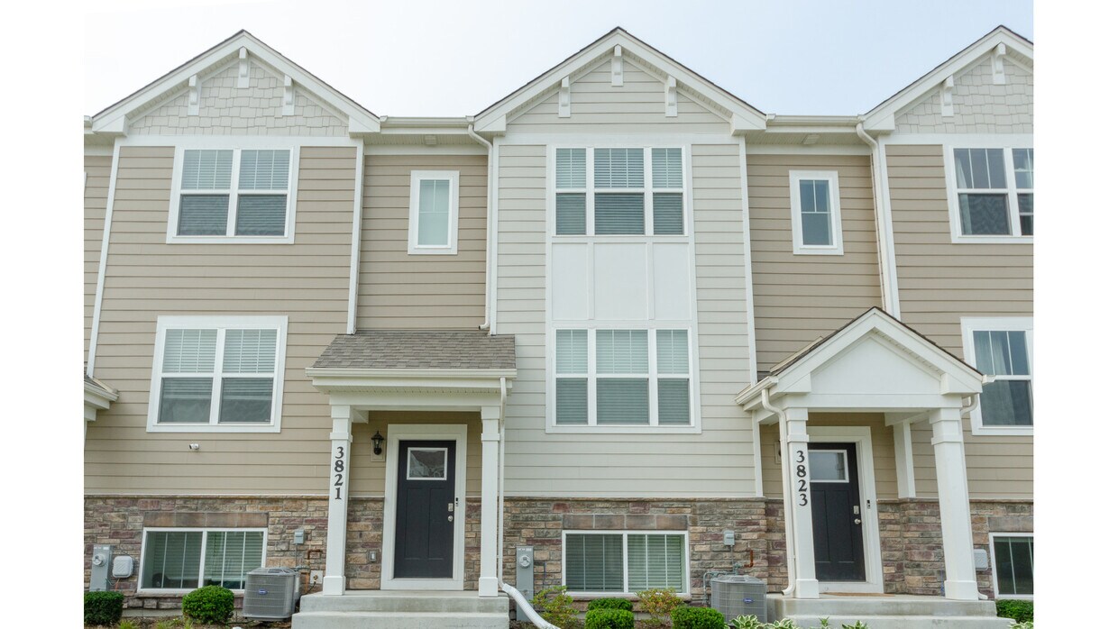 3821 Honeysuckle Ln, Elgin, IL 60124 Townhome Rentals in Elgin IL