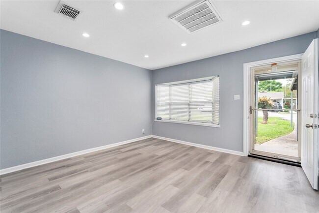 Foto del edificio - 5703 Minden St