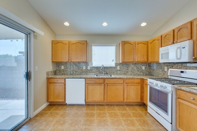 Foto del edificio - Single story 3 bedroom home in a lovely NW...