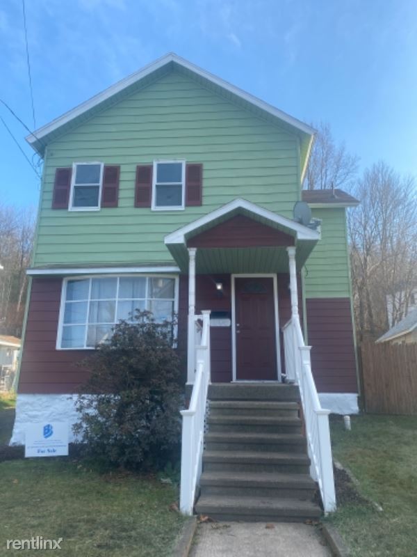 Foto principal - 3 br, 1 bath House - 194 Belmont St