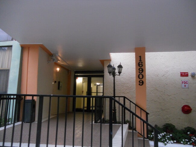Building Photo - 16909 N Bay Rd