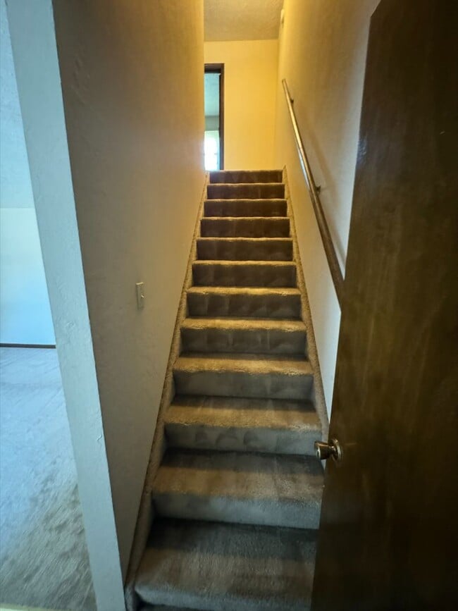 Building Photo - 405 E Poos Dr