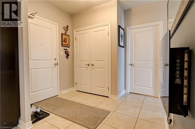 Building Photo - 539 Belmont Ave W