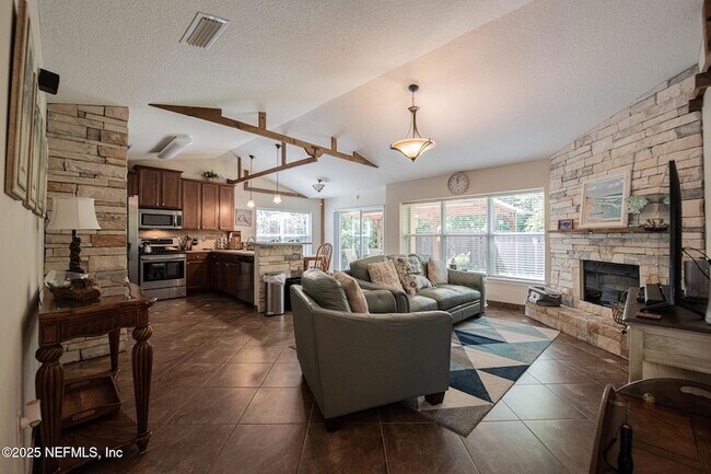 Foto del edificio - 13544 Crashaw Rd
