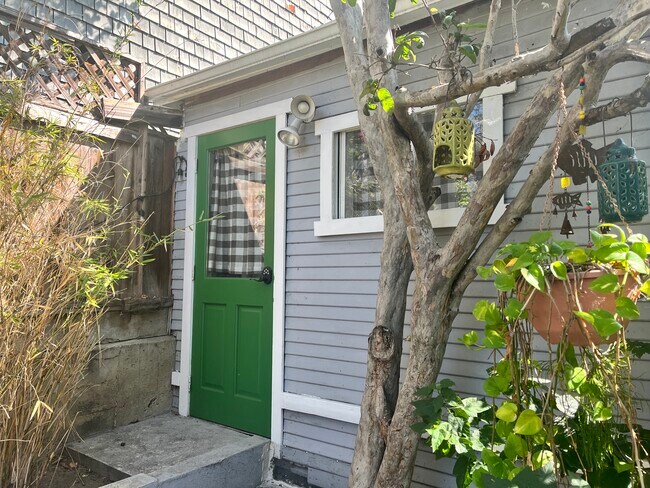 Building Photo - 1423 Bellevue Ave