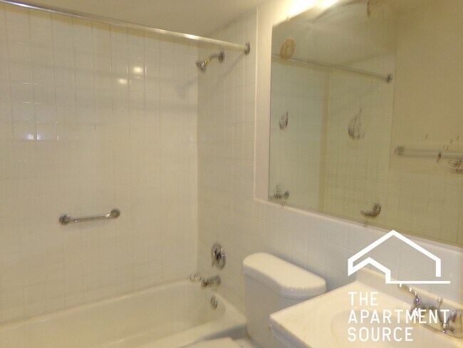 Photo - 6006 N Kenmore Ave Apartment