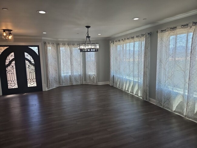 Building Photo - Custom 4 bedroom 3 bath in Hidden Valley Lake