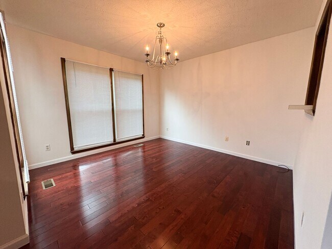 Foto del edificio - FIRST TWO WEEKS RENT FREE 3 Bedroom 2 Bath...