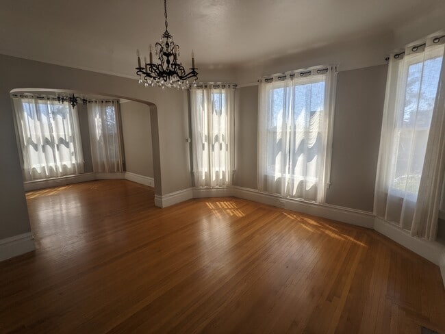 Living & dining rooms - 302 Carolina St