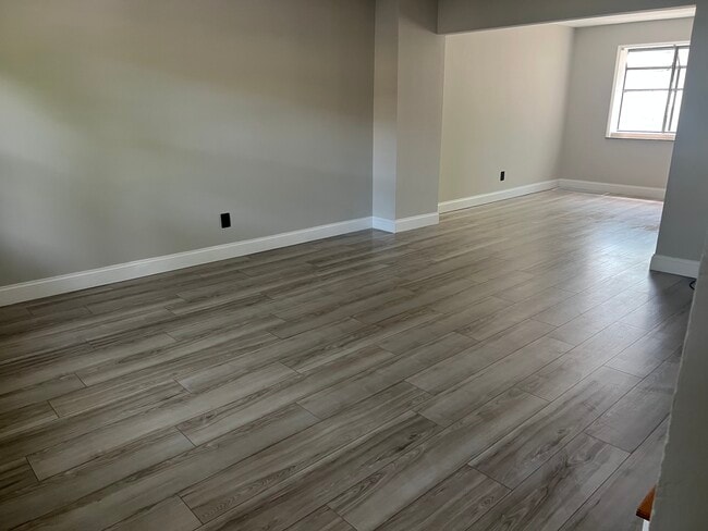 Building Photo - 1781 Kings Ct
