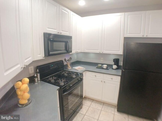 Building Photo - 8181 Carnegie Hall Ct