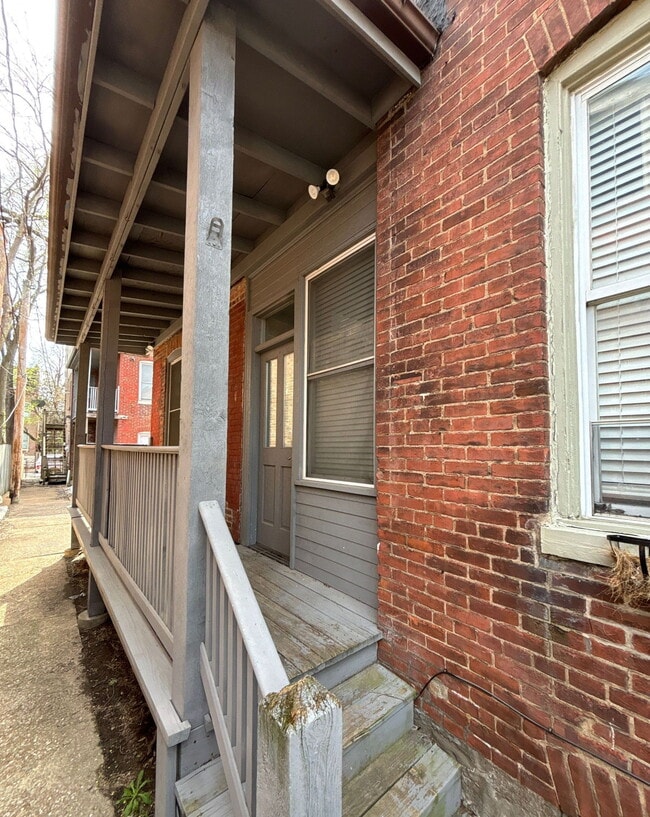 Building Photo - 1005 Allen Ave