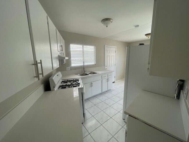 Building Photo - 4880 Pancho Villa Dr