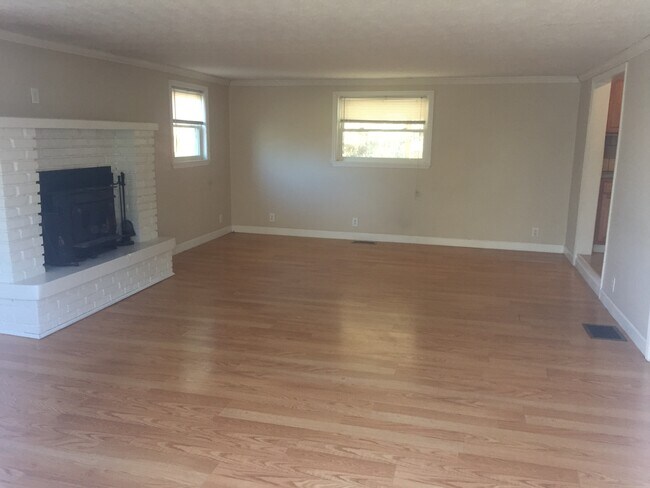 Building Photo - 83 Altoona Dr