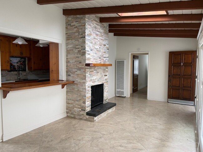 Building Photo - 1427 Manhattan Beach Blvd