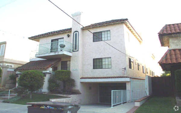 Foto del edificio - 1060 Bennett Ave