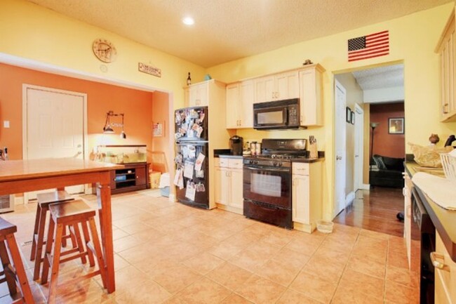 Big kitchen area - 5302 Broadway