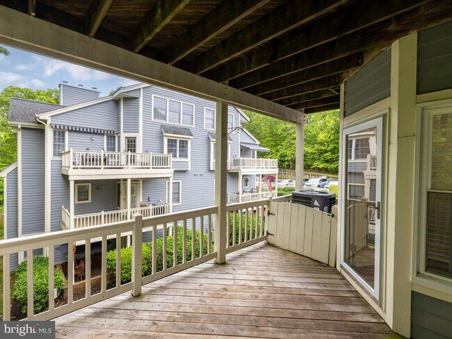 Building Photo - 2702 Summerview Way