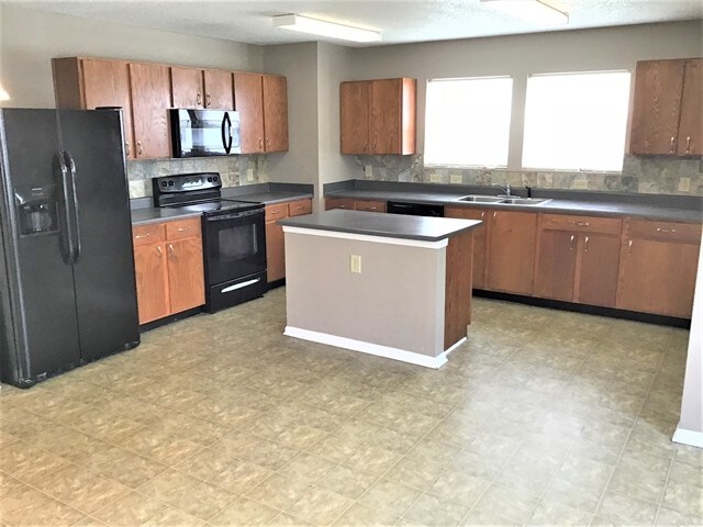 Foto del edificio - 10761 Parker Drive