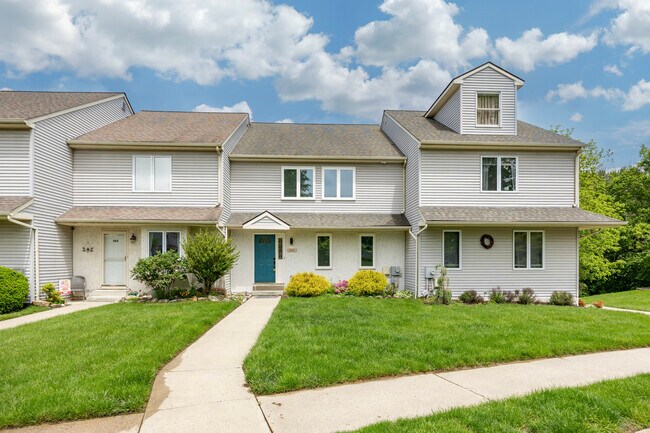 Foto del edificio - 403 Pinebrooke Cir