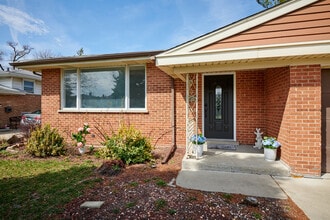 Building Photo - 8544 W Roseview Dr