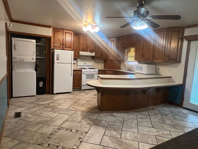 Foto del edificio - Wonderful Home in Spanish Fork, UT All utilities included