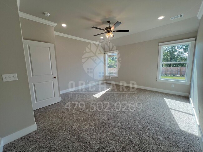 Building Photo - 1052 Silver Birch St