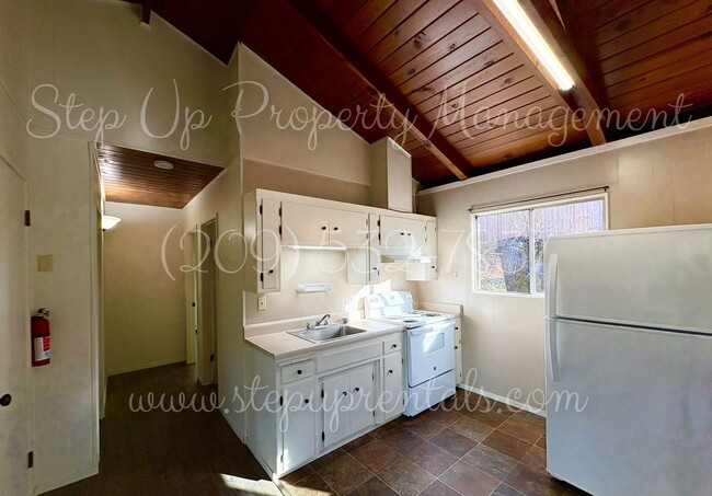 Building Photo - 22101 Crystal Falls Dr