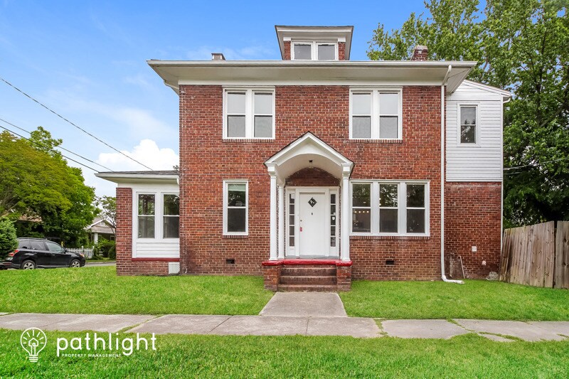 Primary Photo - 2800 Somme Avenue