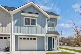 Building Photo - 45 8th Ave W Building Photo - 45 8th Ave W