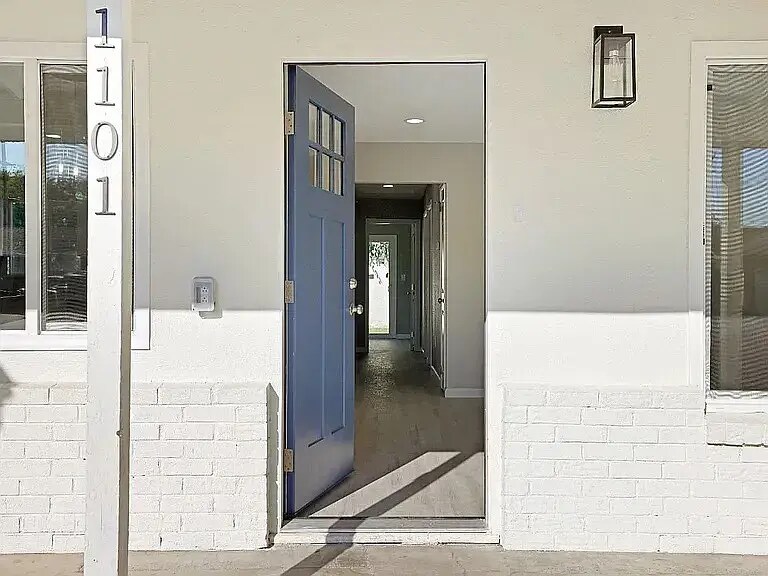 Primary Photo - 1101 Del Verde Ave