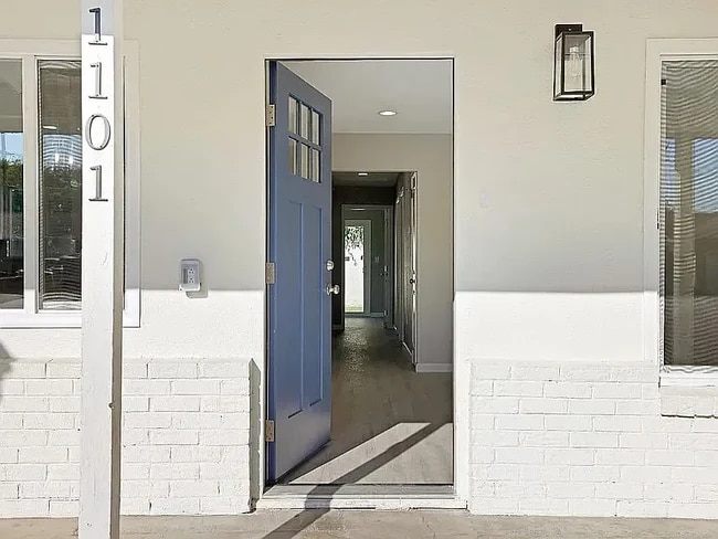 Building Photo - 1101 Del Verde Ave