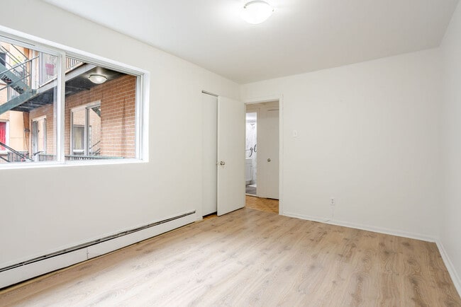 Building Photo - 10160 Lajeunesse