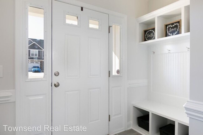 Building Photo - 5 br, 2.5 bath House - 5333 Debut Ave.