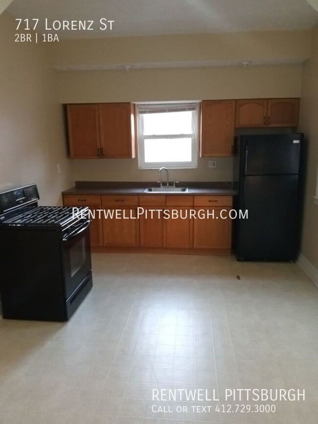 Building Photo - 717 Lorenz Ave