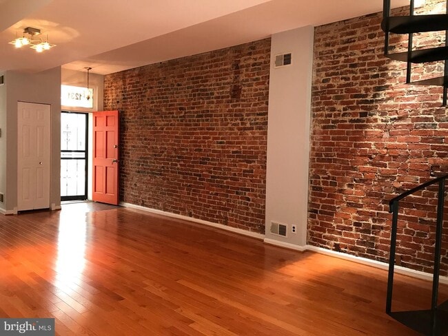 Building Photo - 1231 Linden Pl NE