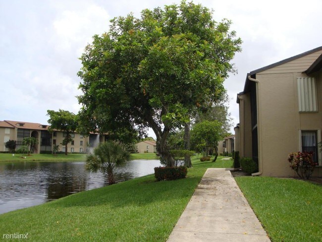Foto del edificio - 723 Sunny Pine Way
