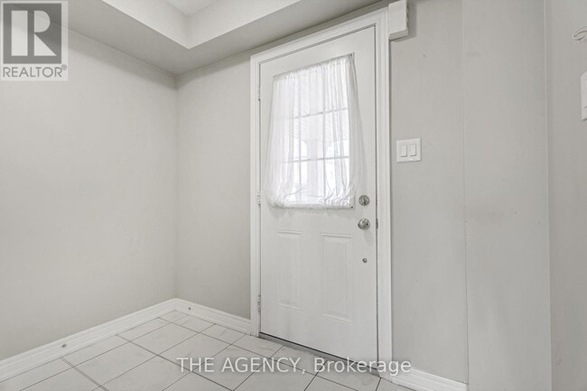 Building Photo - 570-570 Linden Dr