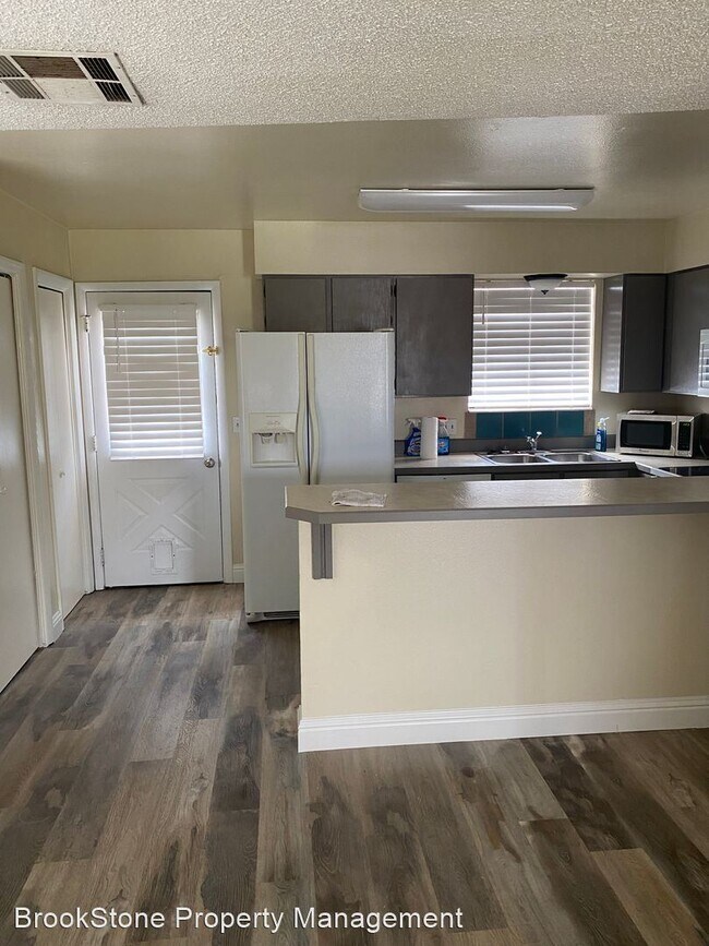 Building Photo - 2 br, 1.5 bath House - 991 N 1725 W #64