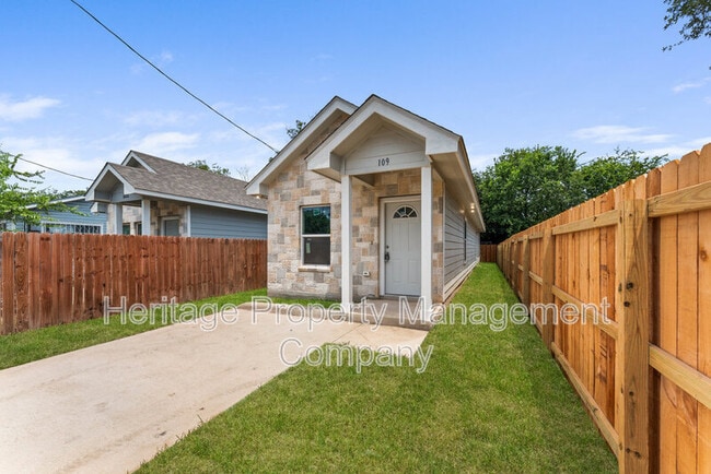 Building Photo - 109 Remolino