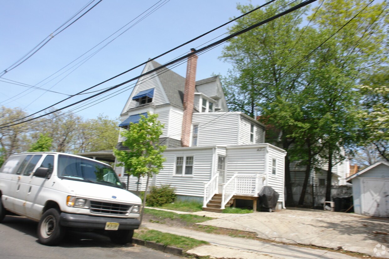 Building Photo - 518 Asbury Ave
