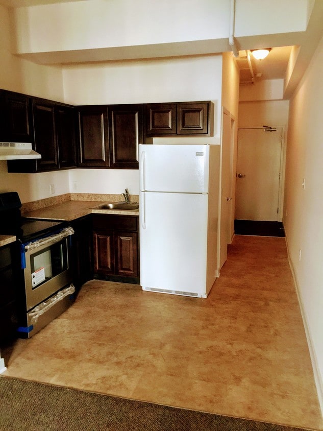Kitchen and hallway - 603 N Market St