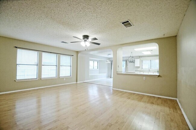 Foto del edificio - 1353 Lakeside Loop