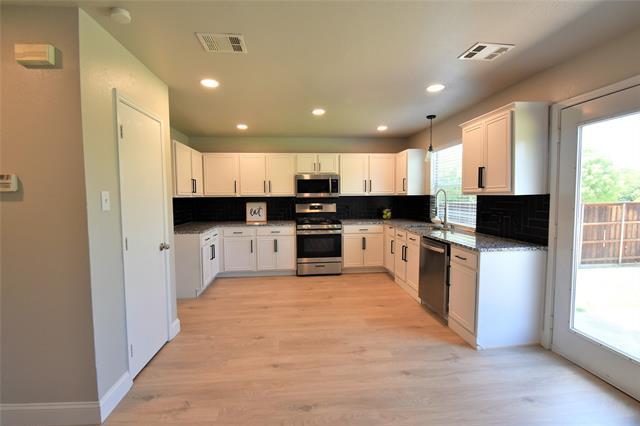 Foto del edificio - 9328 Warren Dr