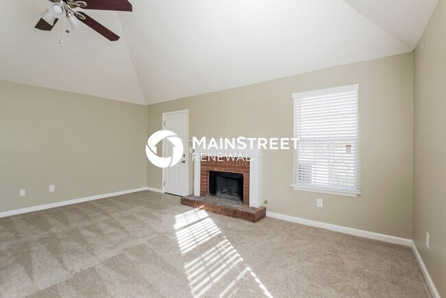 Foto del edificio - 4 Bedroom Pet-Friendly Home in Powder Springs, GA with Main Street Renewal